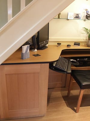 Desk unit built in